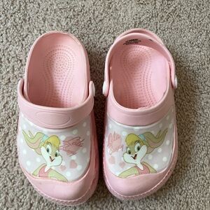 Closed toe toddler sandals size 11